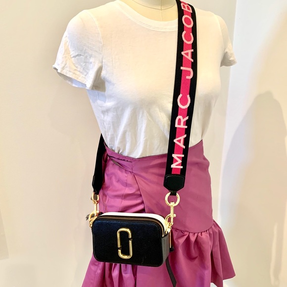 Marc Jacobs Handbags - Marc Jacobs snapshot small crossbody bag